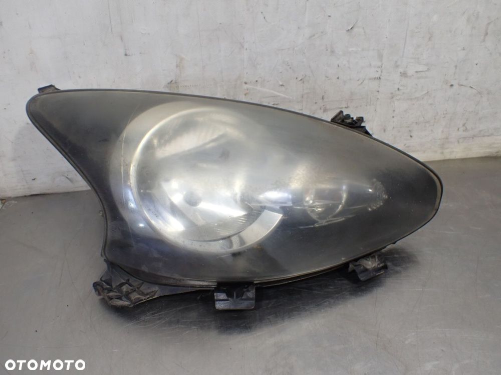 LAMPA PRAWA PRZEDNIA TOYOTA AYGO I 1.0 - 1