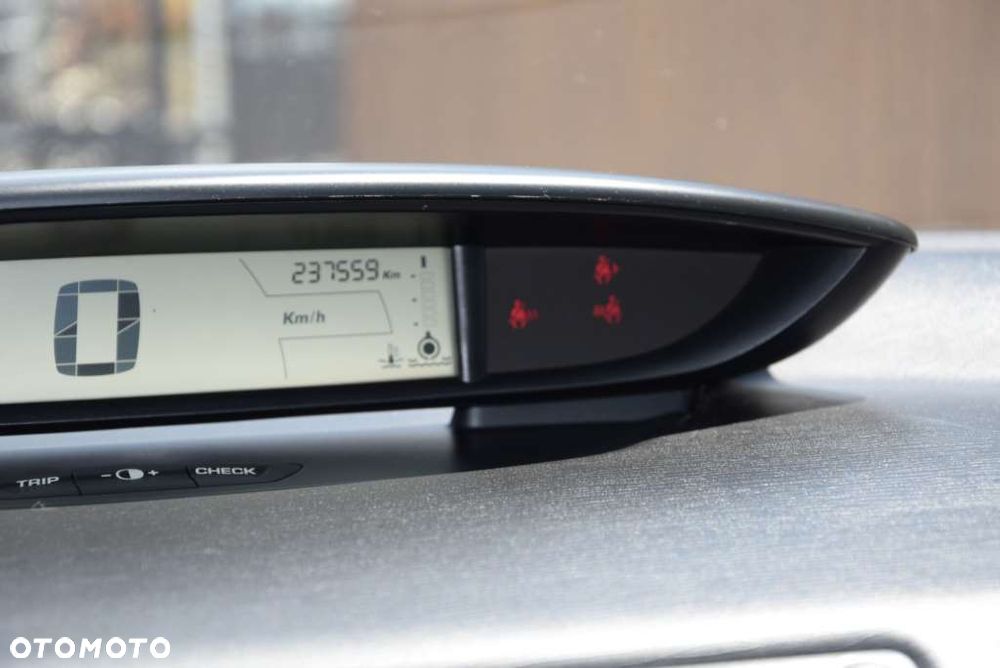 Citroën C4 2.0 HDi Exclusive - 13