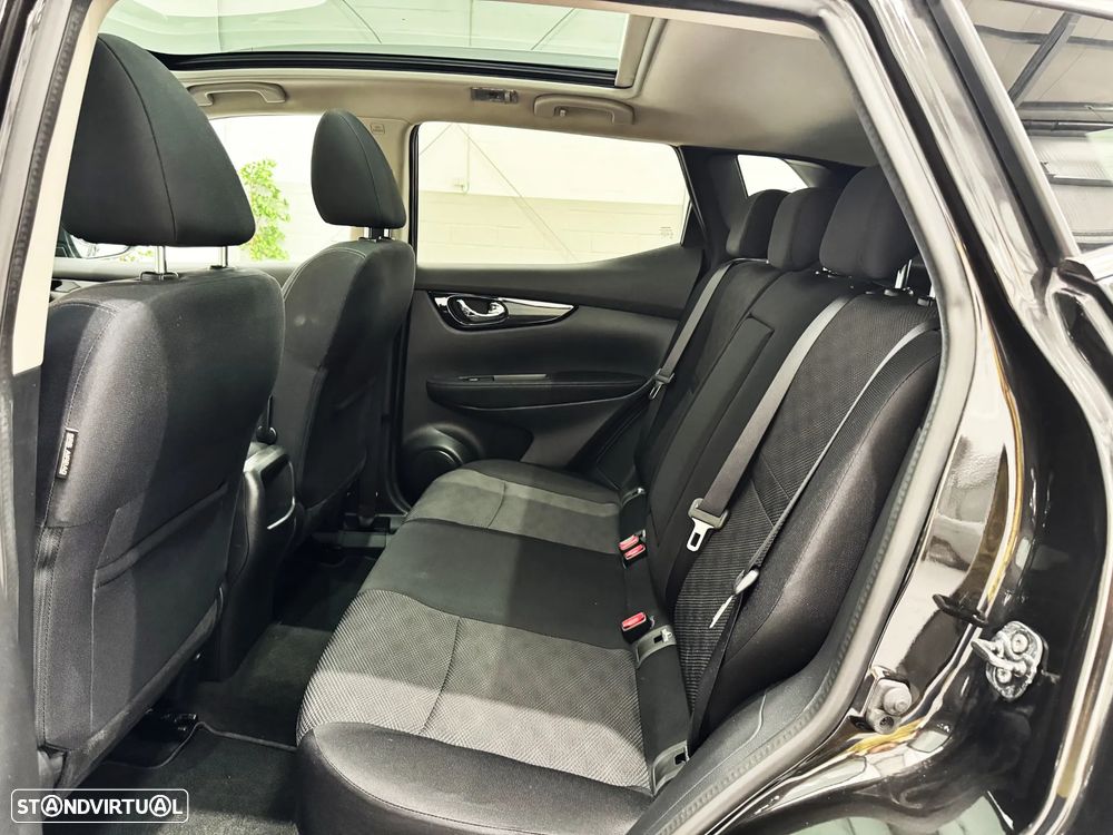 Nissan Qashqai 1.5 dCi N-Connecta 18 - 28