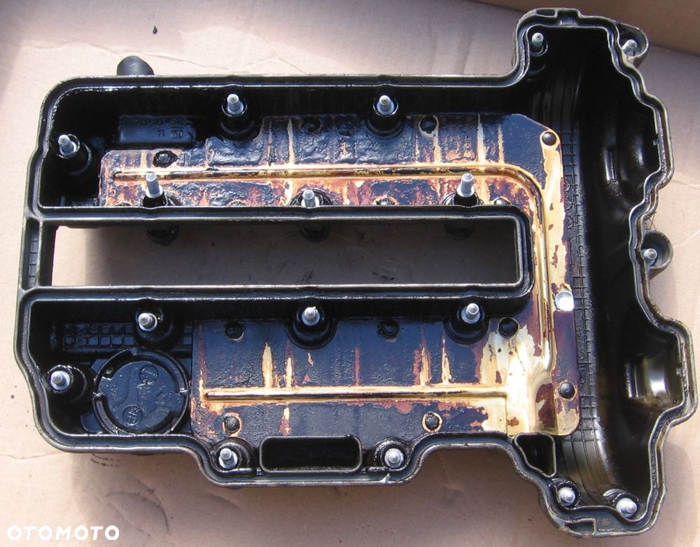 pokrywa zaworów OPEL CORSA C D 1.0 12V - 3