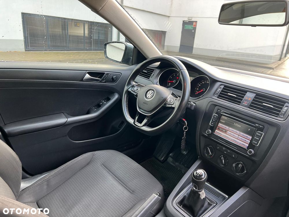 Volkswagen Jetta 2.0 Base - 21