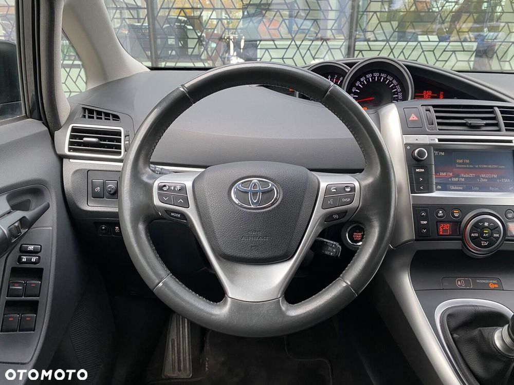 Toyota Verso 1.8 Premium 7os - 14