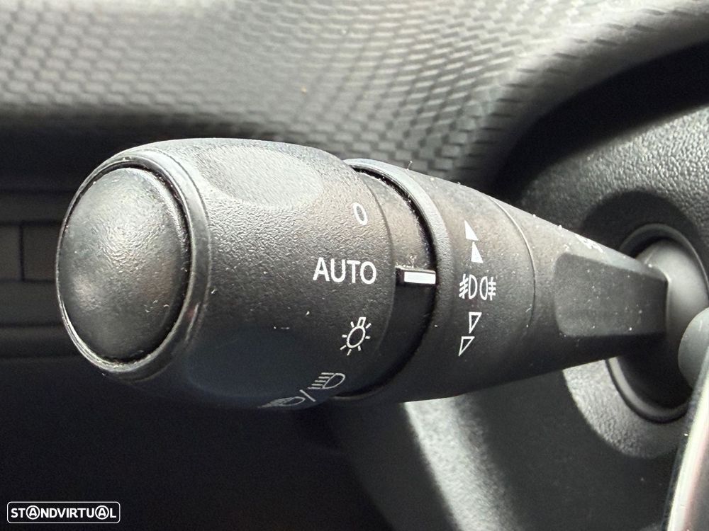 Peugeot 2008 1.6 e-HDi Allure 2-Tronic - 37