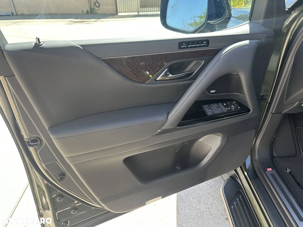 Lexus Seria LX - 18
