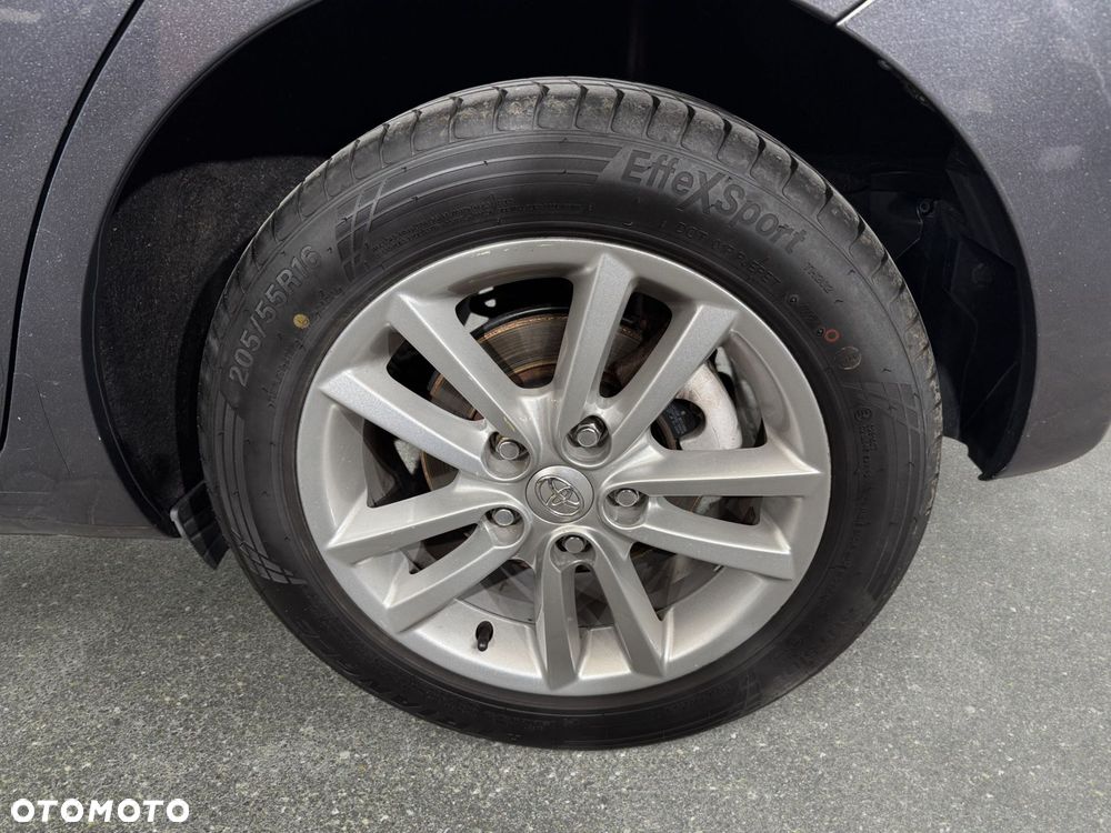 Toyota Auris - 10