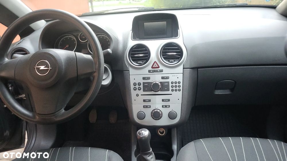 Opel Corsa 1.4 16V Cosmo - 8