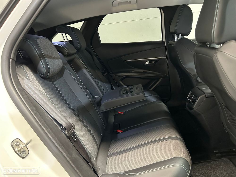 Peugeot 3008 1.2 PureTech Allure EAT8 - 17