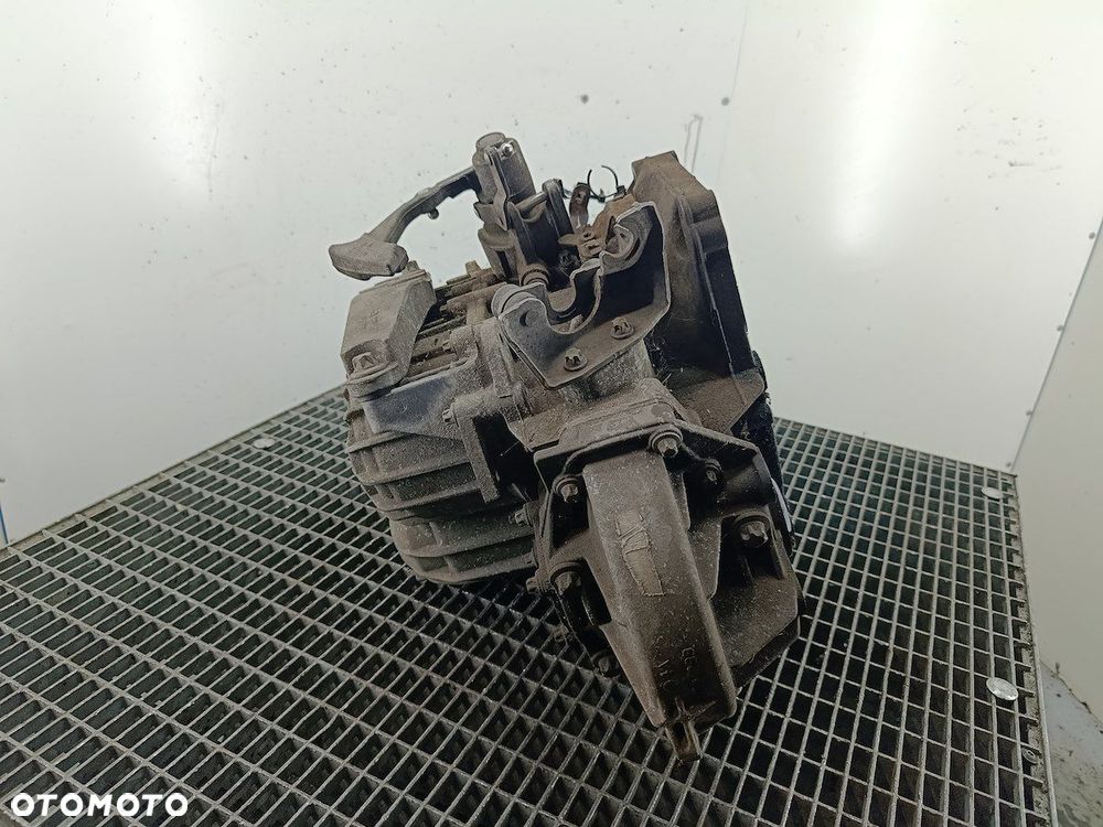 SKRZYNIA BIEGÓW MANUALNA 6 OPEL ZAFIRA B M32 1.9 CDTI - 5