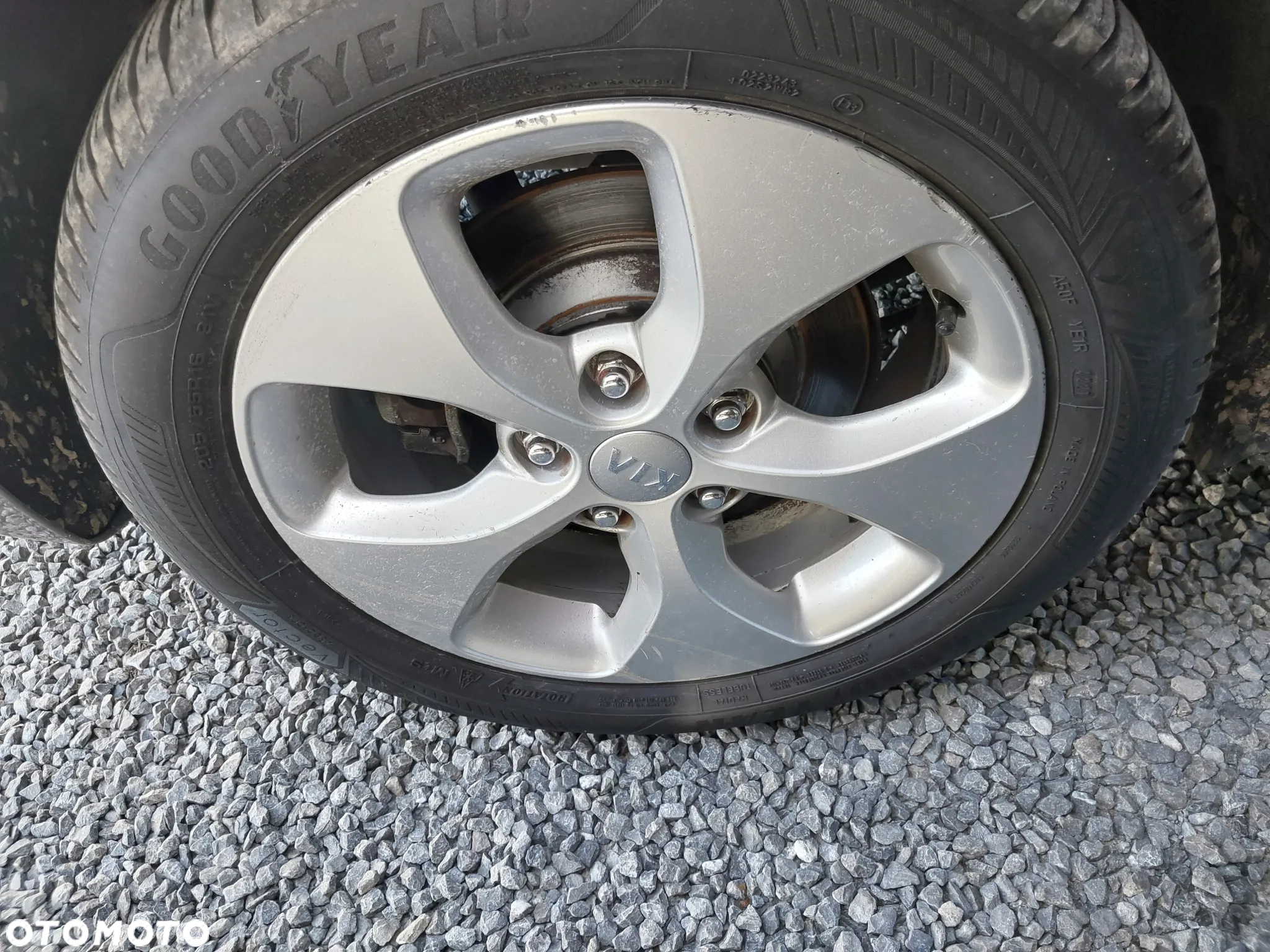 Kia Carens - 32