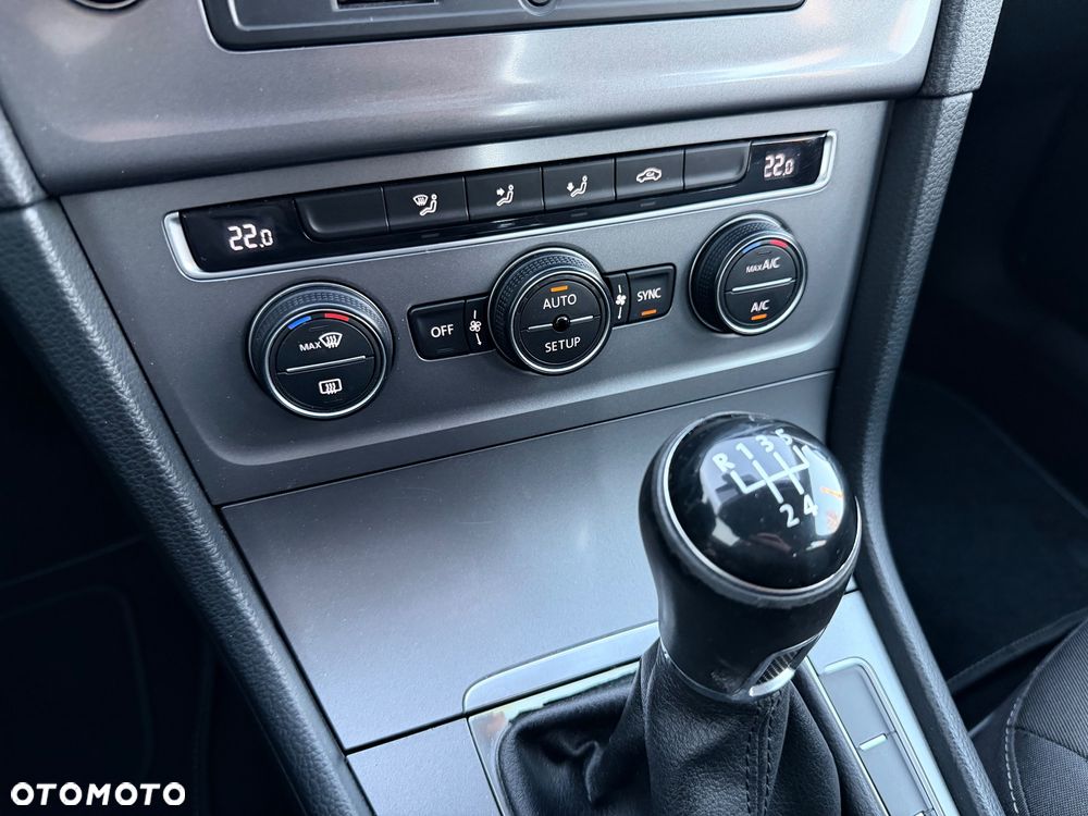 Volkswagen Golf 1.2 TSI BMT Trendline Perfectline - 23