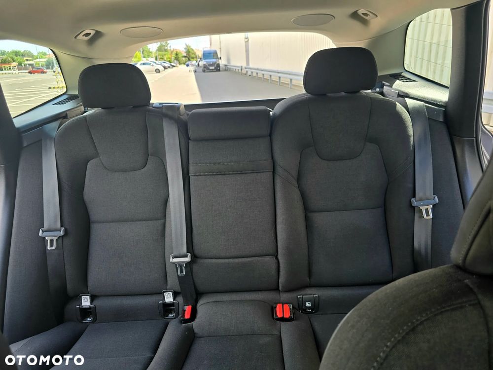 Volvo XC 60 ver-b5-b-awd-momentum-pro - 21