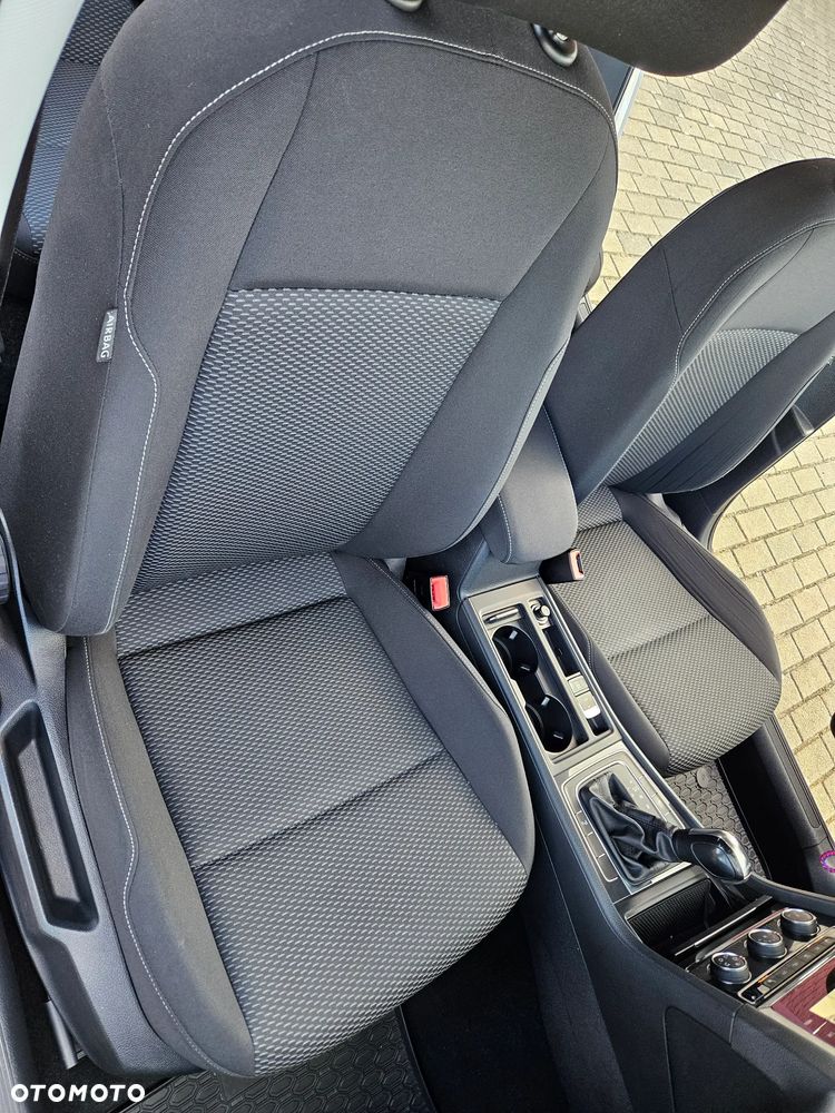 Volkswagen Golf - 32