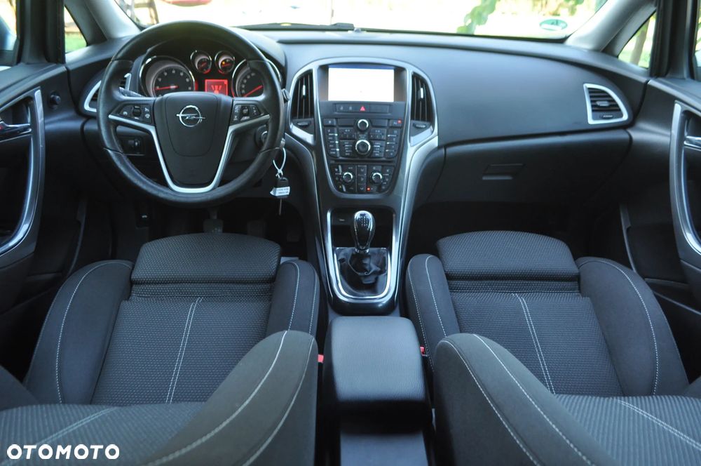 Opel Astra 1.4 Turbo Exklusiv - 28