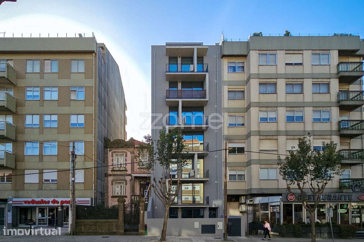 APARTAMENTO T1 COM VARANDA NA RUA 5 DE OUTUBRO, BOAVISTA - PORTO - Grande imagem: 3/37