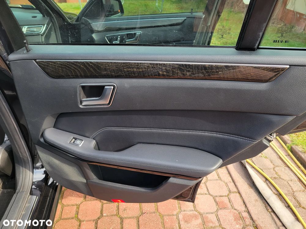 Mercedes-Benz Klasa E 250 BlueTEC 4Matic 7G-TRONIC Avantgarde - 14