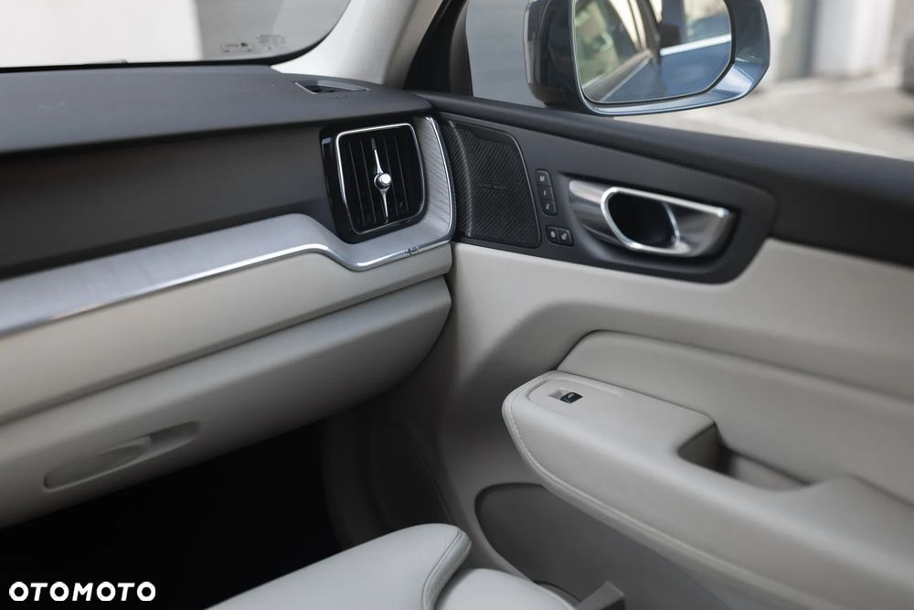 Volvo XC 60 B4 D AWD Plus Bright - 18