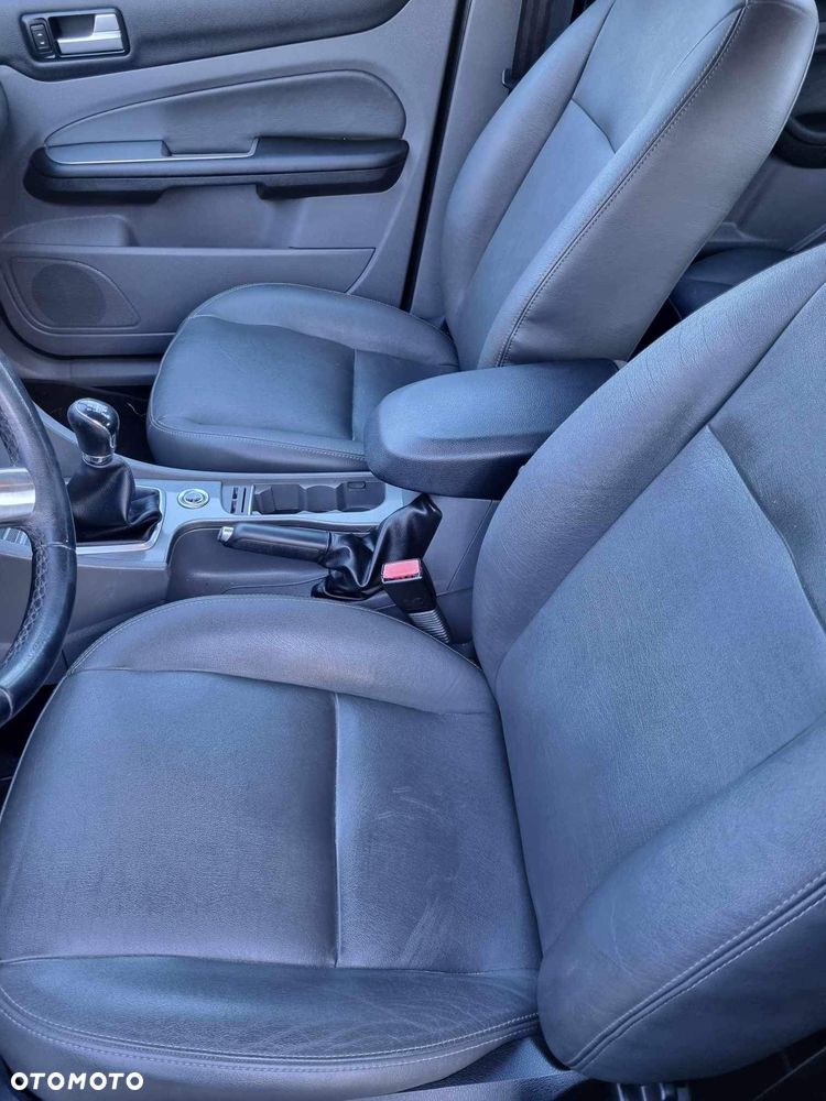 Ford Focus 1.8 Style+ - 11