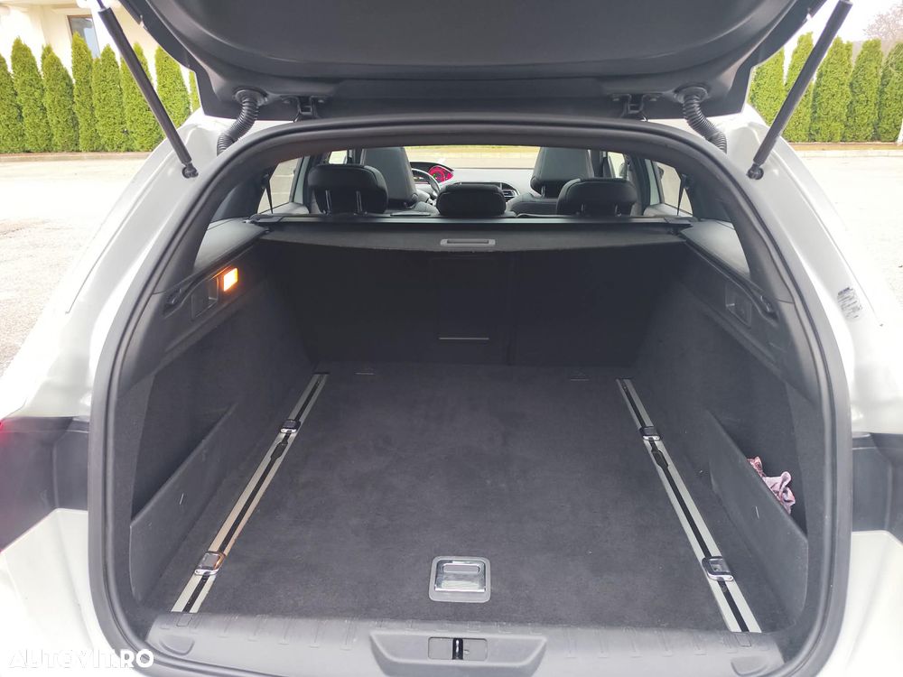 Peugeot 308 GT 1.6 THP - 10