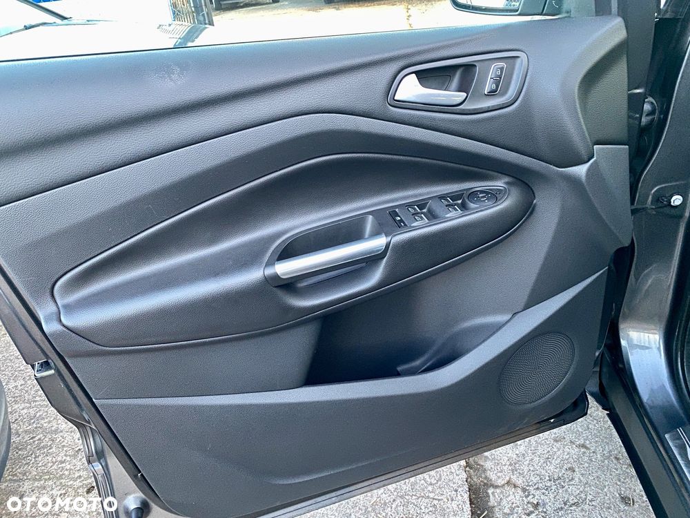 Ford Kuga 1.5 EcoBoost 2x4 Titanium - 16