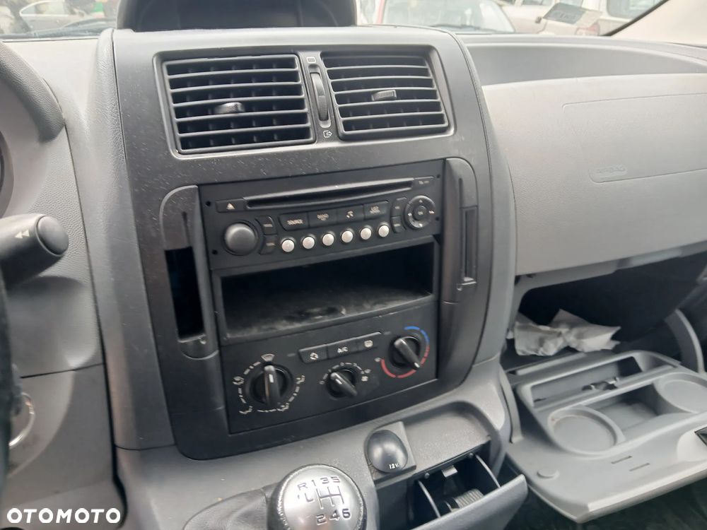 citroen jumpy II fotel fotele kanapa deska kokpit podsufitka boczek boczki klamka podłokietnik licznik - 4