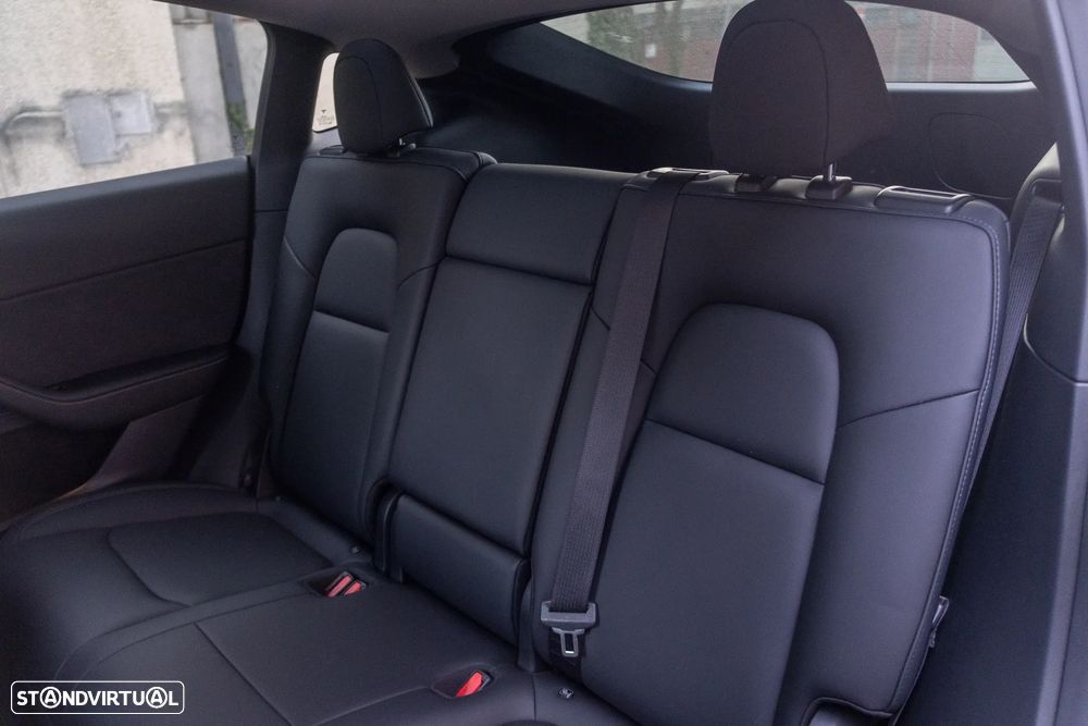 Tesla Model Y Long Range Dual Motor AWD - 28