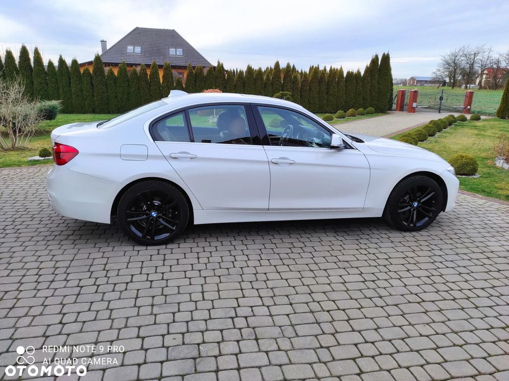 BMW Seria 3 330i Sport Line - 3
