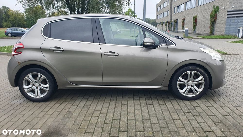 Peugeot 208 2014 photo 5