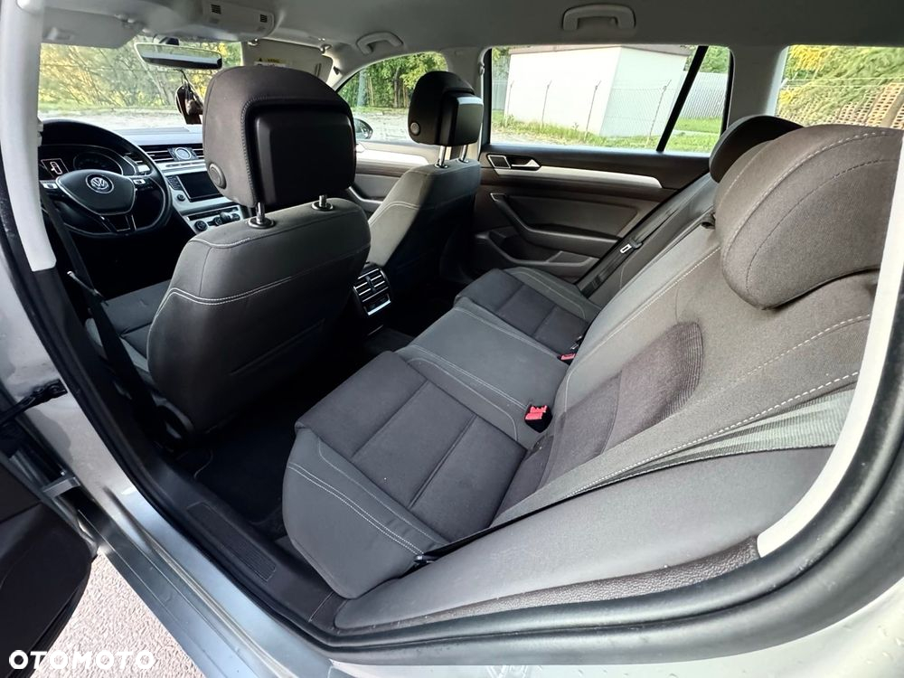 Volkswagen Passat - 32