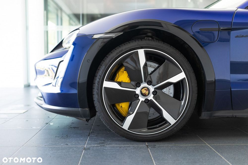 Porsche Taycan Turbo S Cross Turismo - 5