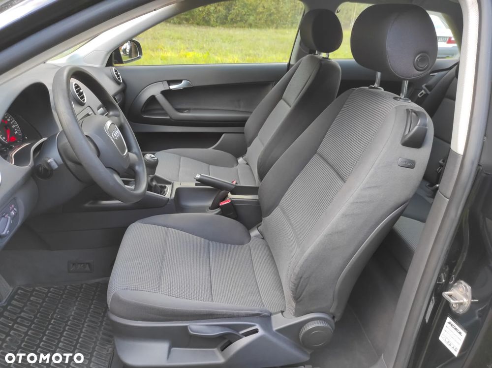 Audi A3 3-drzwiowe 1.6 Attraction - 19