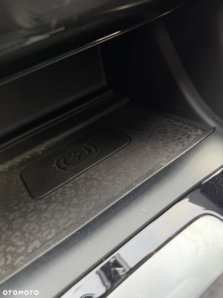 Jaguar E-Pace P300 AWD R-Dynamic HSE - 36