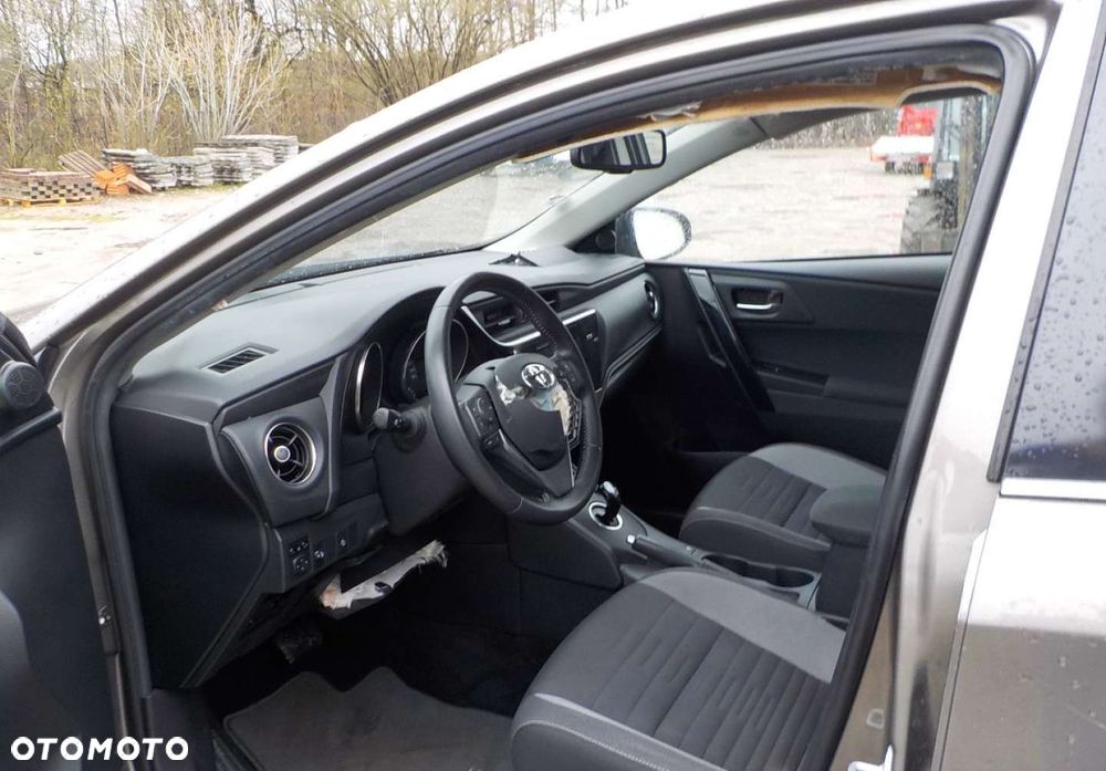 Toyota Auris - 24