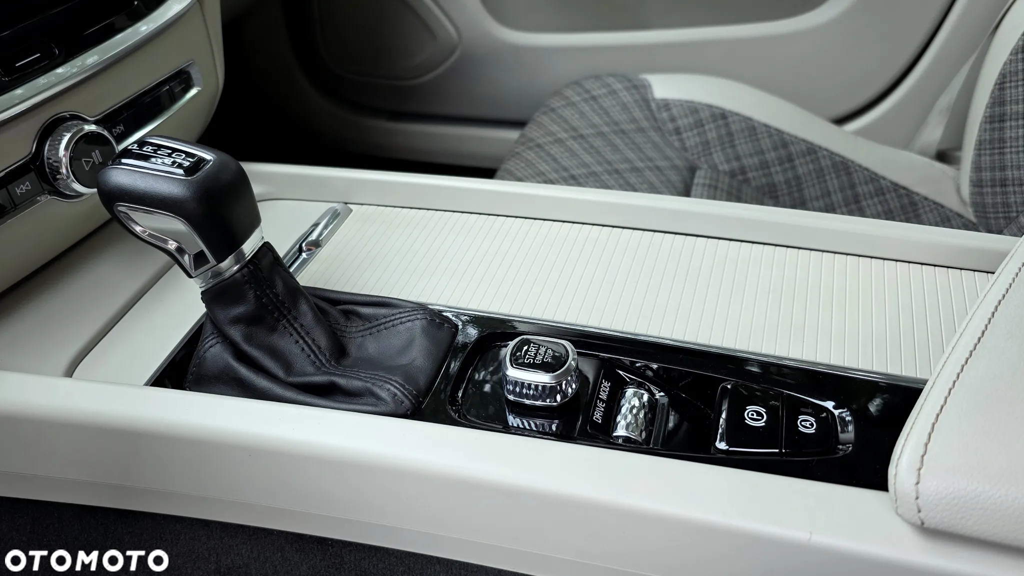 Volvo V60 T4 Momentum Pro - 19