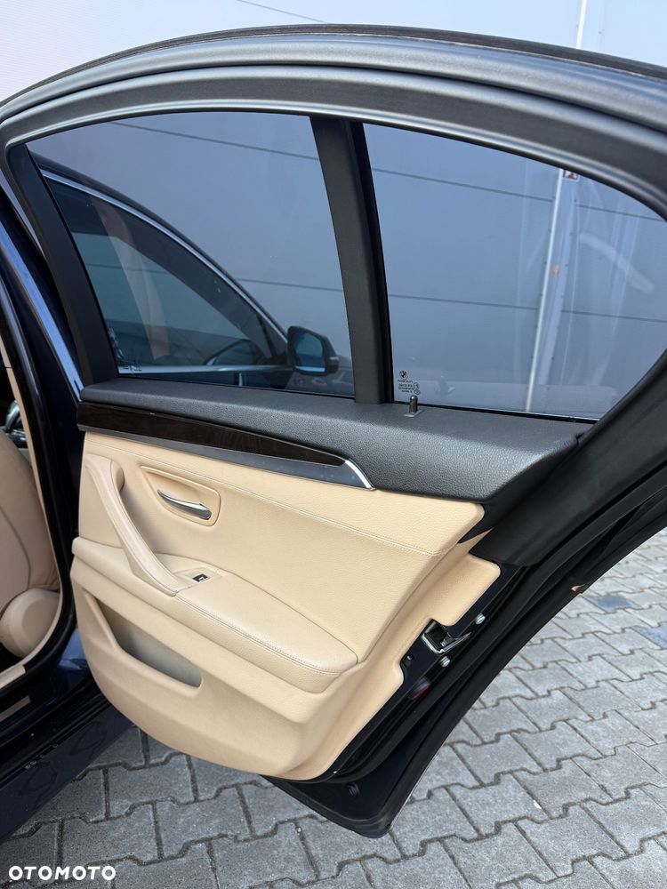 BMW Seria 5 528i xDrive Sport-Aut Luxury Line - 24