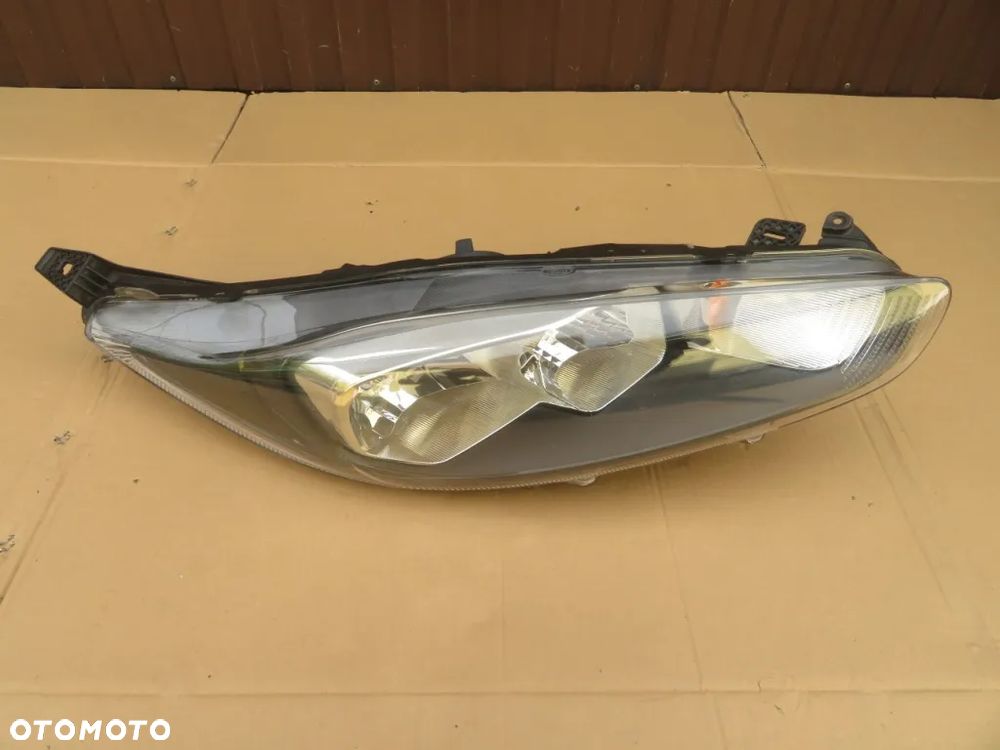 REFLEKTOR PRAWY FORD FIESTA MK7 LIFT 13-17R DEMONTAŻ KRAKÓW - 3