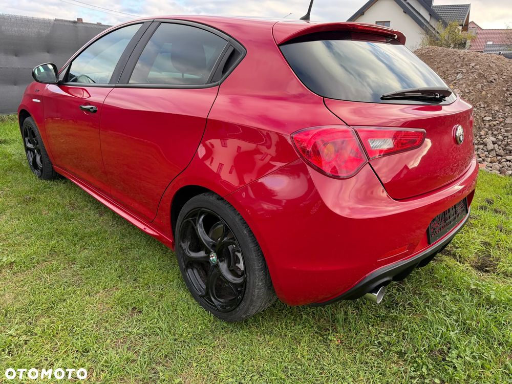 Alfa Romeo Giulietta 2015 photo 2