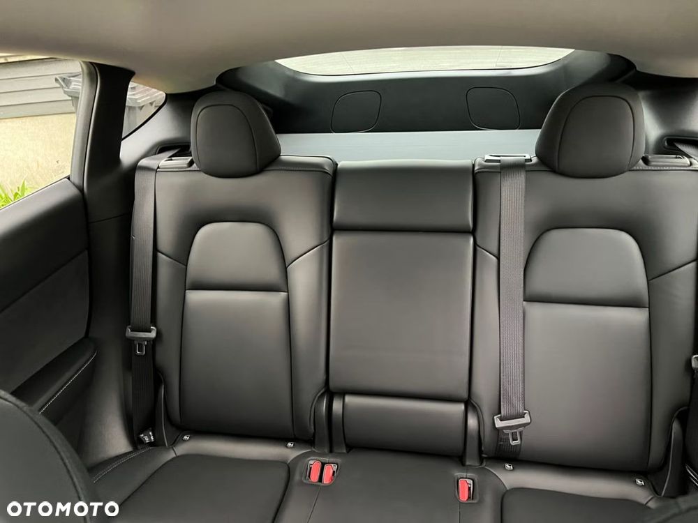 Tesla Model Y Long Range Dual Motor AWD - 19