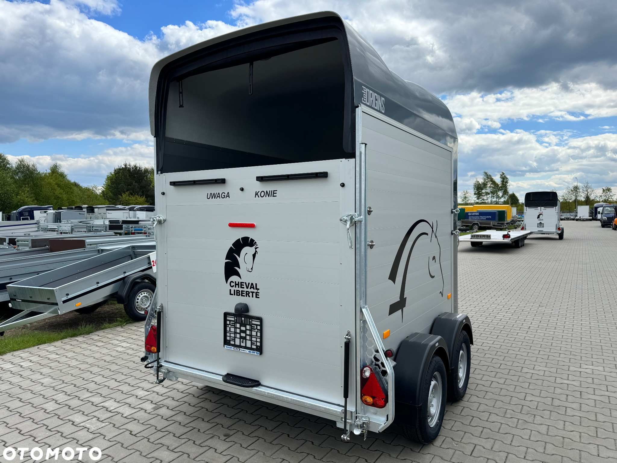 Cheval Liberte Gold Orgin Alu + siodlarnia , do przewozu 2 koni , 2000 kg - 8