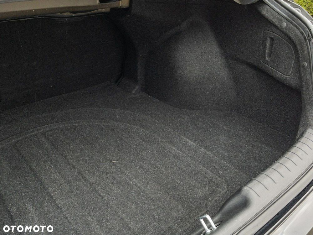 Hyundai Elantra - 27