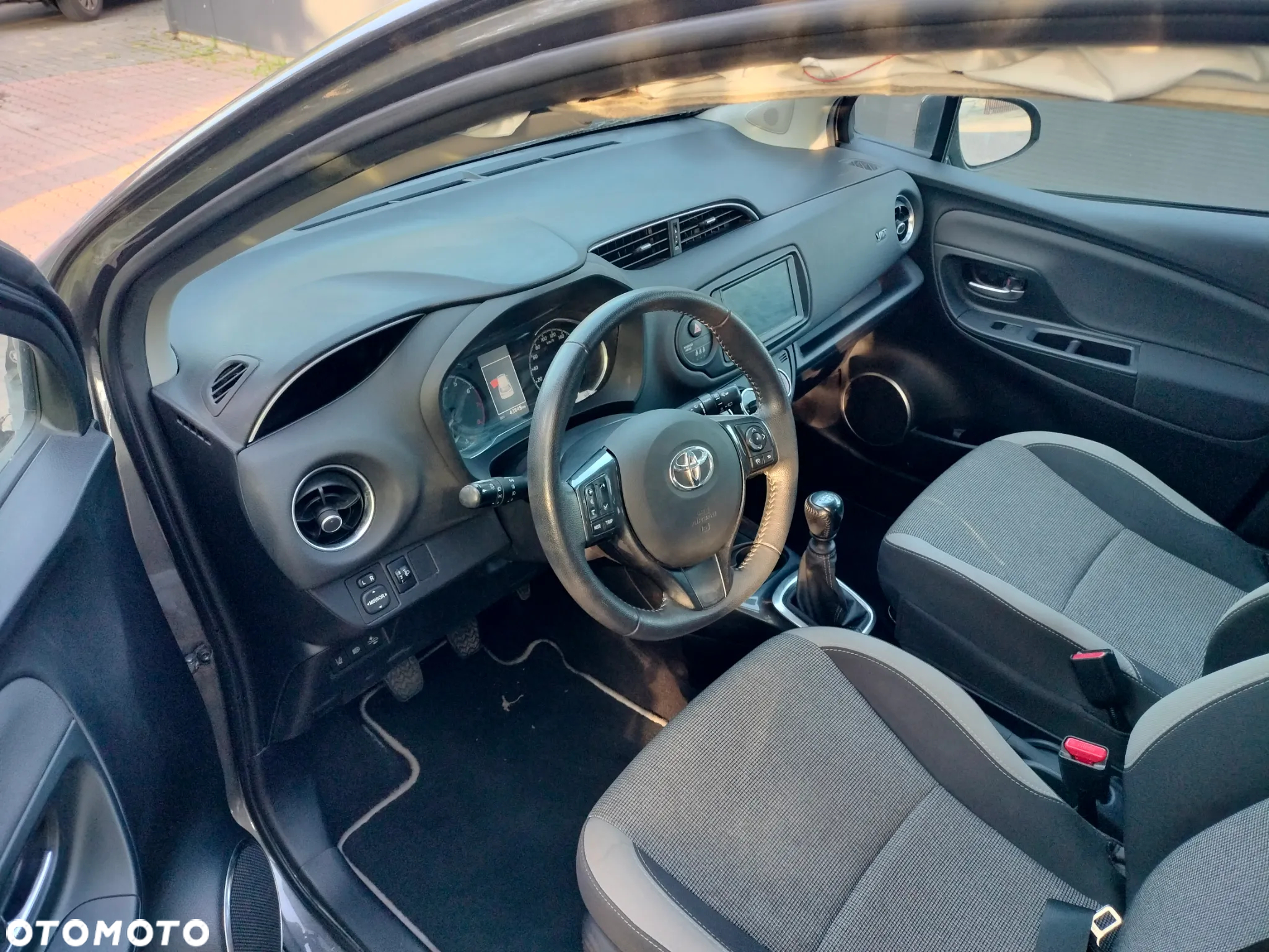 Toyota Yaris 1.5 Premium - 10