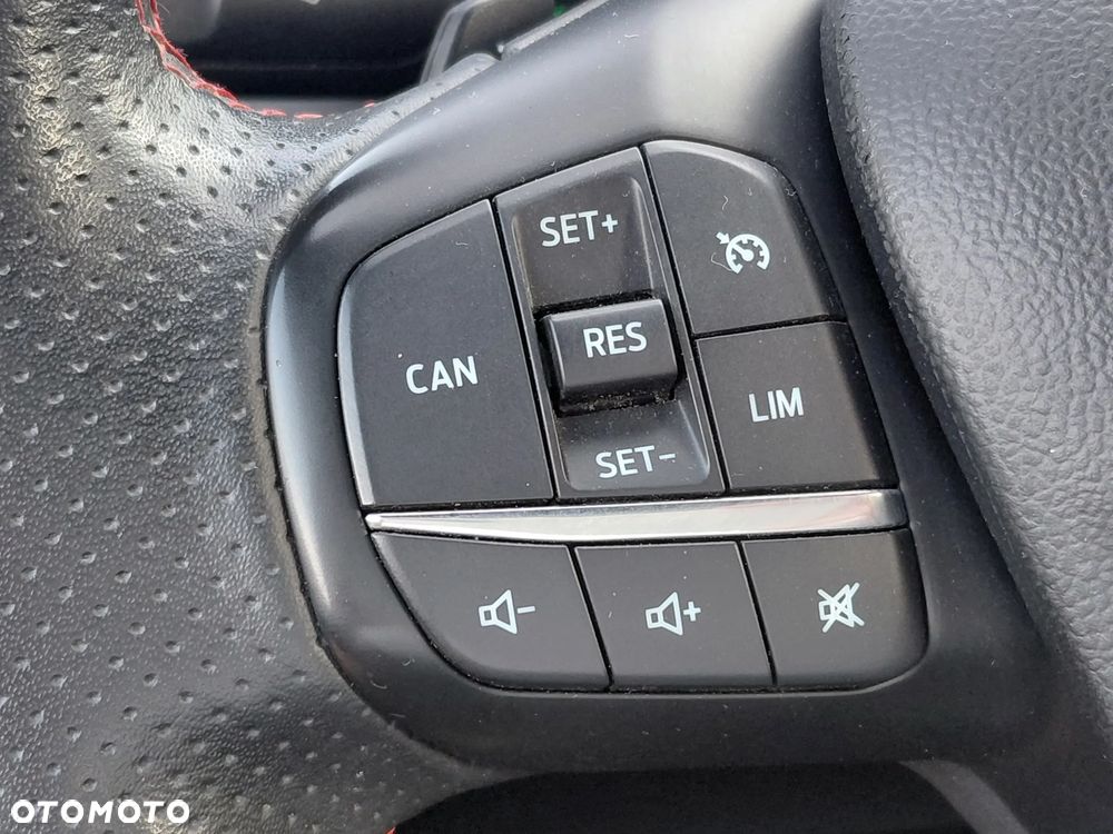 Ford Focus 1.0 EcoBoost Hybrid ST-LINE - 36