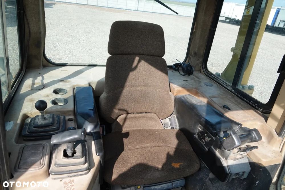 Caterpillar D6M LGP / SPYCHARKA GĄSIENNICOWA / 2006 ROK - 19