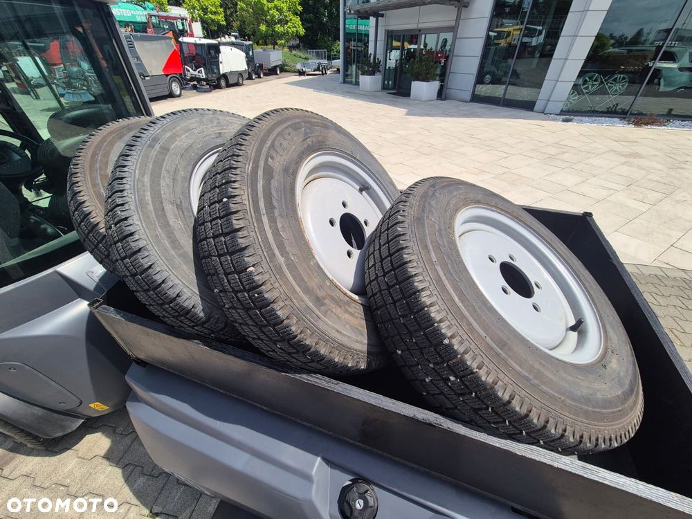 Kaercher MC 130 Adv. / KOMUNALNA MASZYNA DROGOWA / NOŚNIK OSPRZĘTU W KLASIE 3500KG / WYWROTKA / 2 KOMPLETYM KÓŁ / 4X4 / DIESEL KUBOTA 4 CYLINDRY / MOŻLIWY TRANSPORT - 25