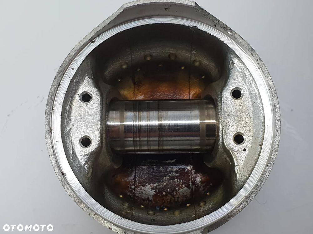 SUZUKI GSX 550 82-88 CYLINDER CYLINDRY BLOK + TŁOKI - 23