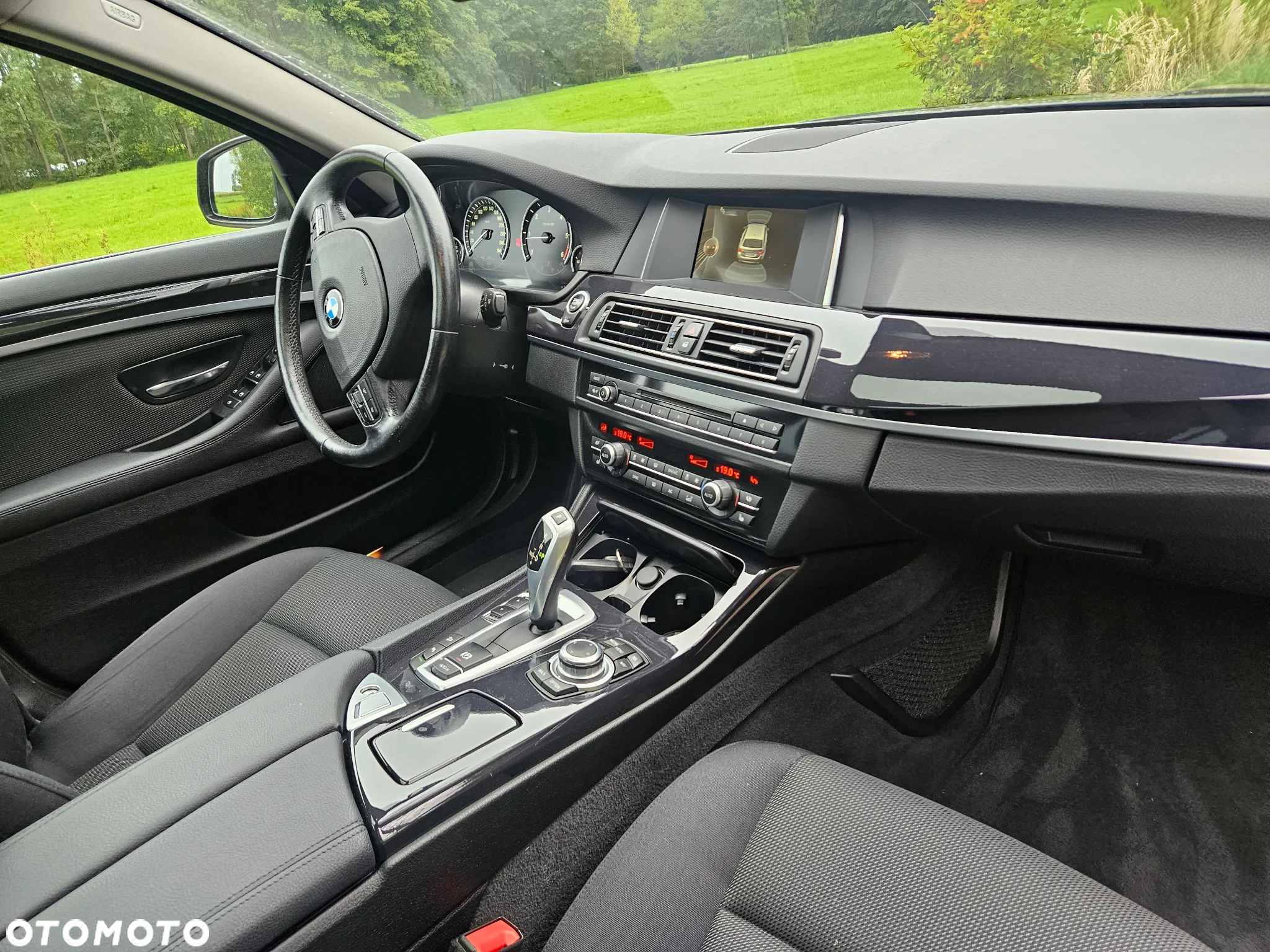 BMW Seria 5 520d xDrive Touring - 14