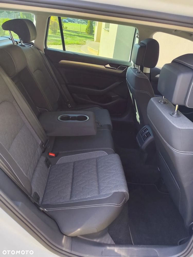 Volkswagen Passat Variant - 25