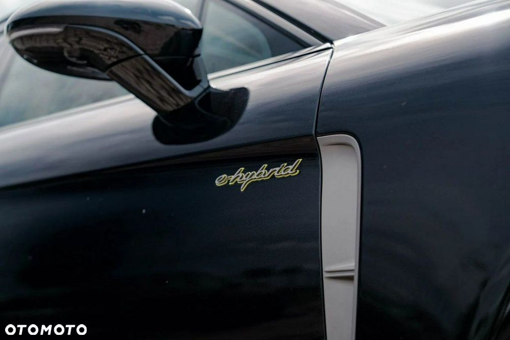 Porsche Panamera 4 E-Hybrid Platinum Edition - 16