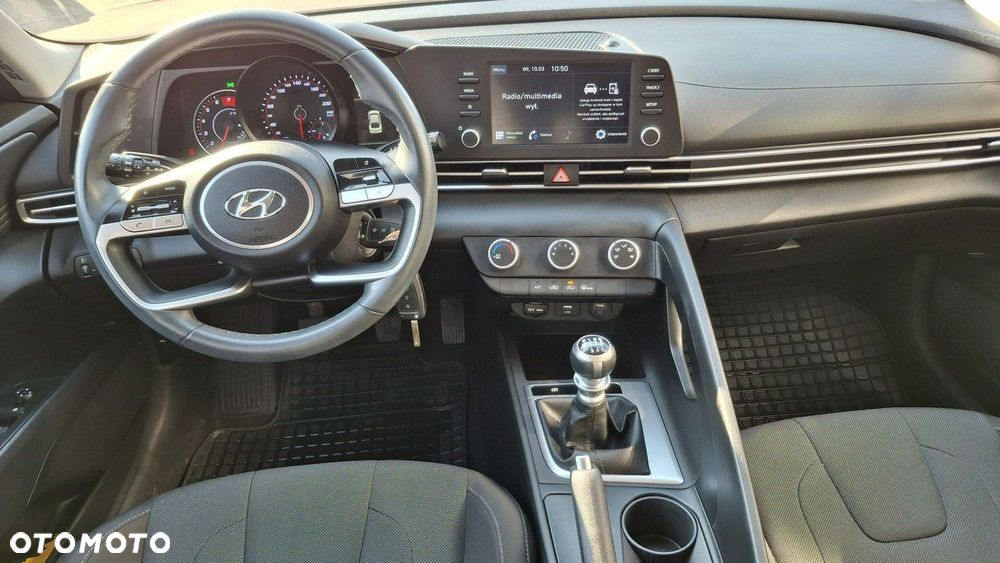 Hyundai Elantra - 11