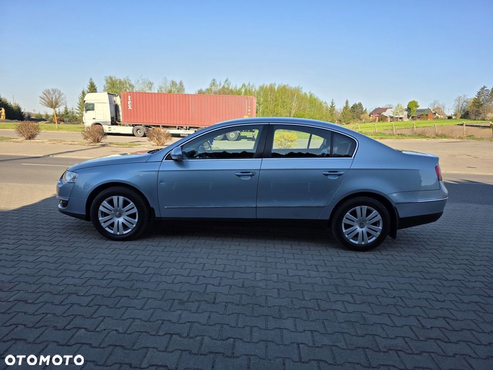 Volkswagen Passat 2.0 TDI DPF Highline - 4