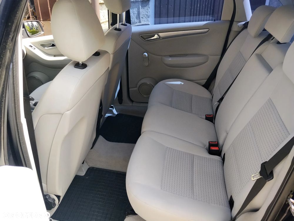 Mercedes-Benz Klasa B 200 Special Edition - 24